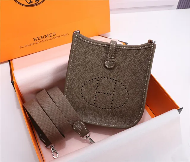 Hermès Evelyne Perforated H Tan कंधे के नीचे का बैग 23