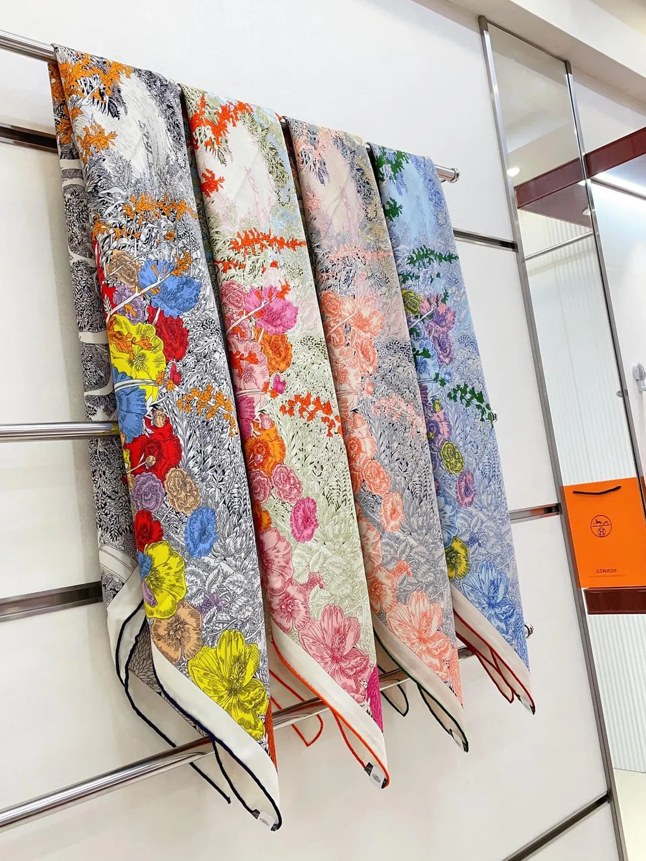 Hermès Écharpe de Soie Imprimée Floral Botanique 3