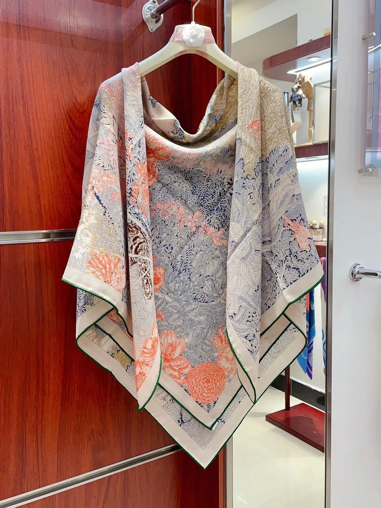 Hermès Écharpe de Soie Imprimée Floral Botanique 6