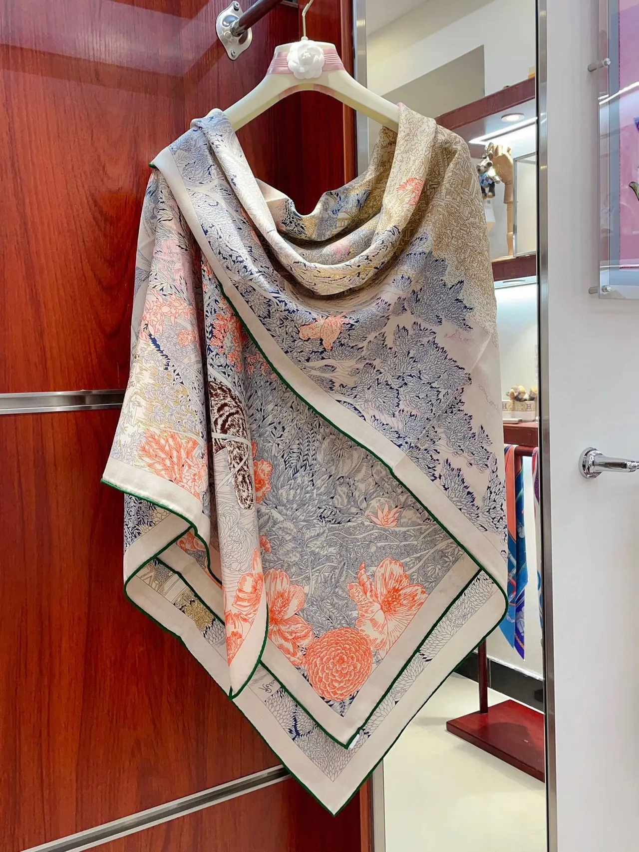 Hermès Écharpe de Soie Imprimée Floral Botanique 7