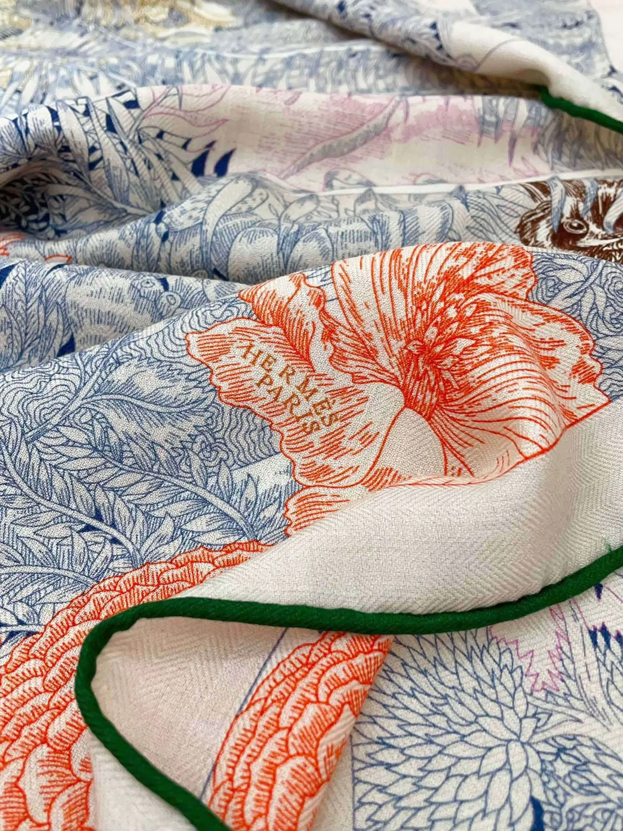 Hermès Écharpe de Soie Imprimée Floral Botanique 9