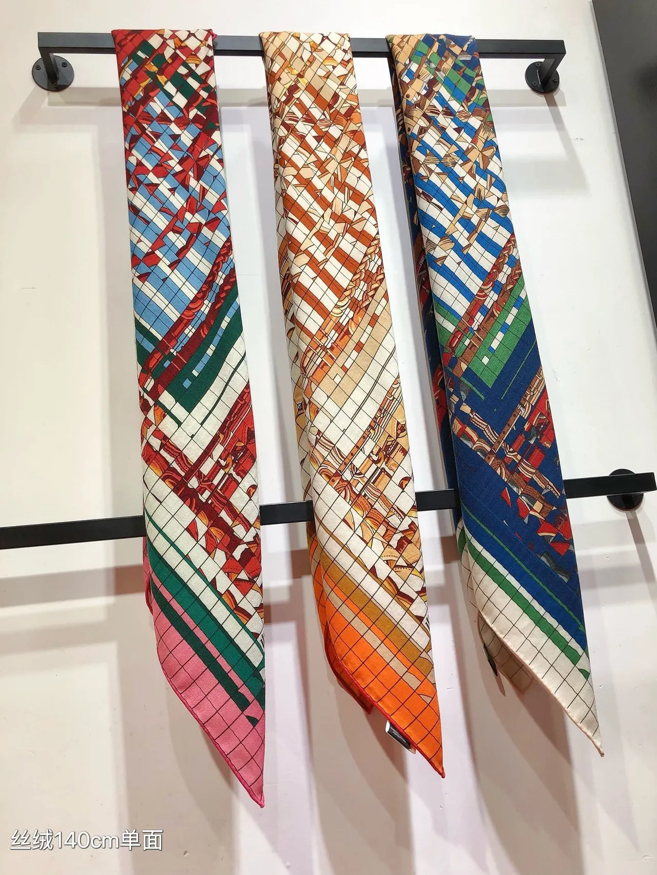 Hermès জ্যামিতিক কমলা খৈরা রেশম স্কার্ফ 4
