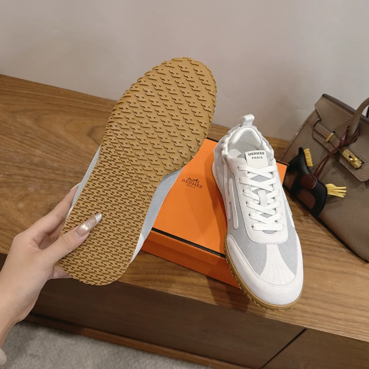 Hermès Chaussures Lifestyle Gris et Blanc à deux tons 3