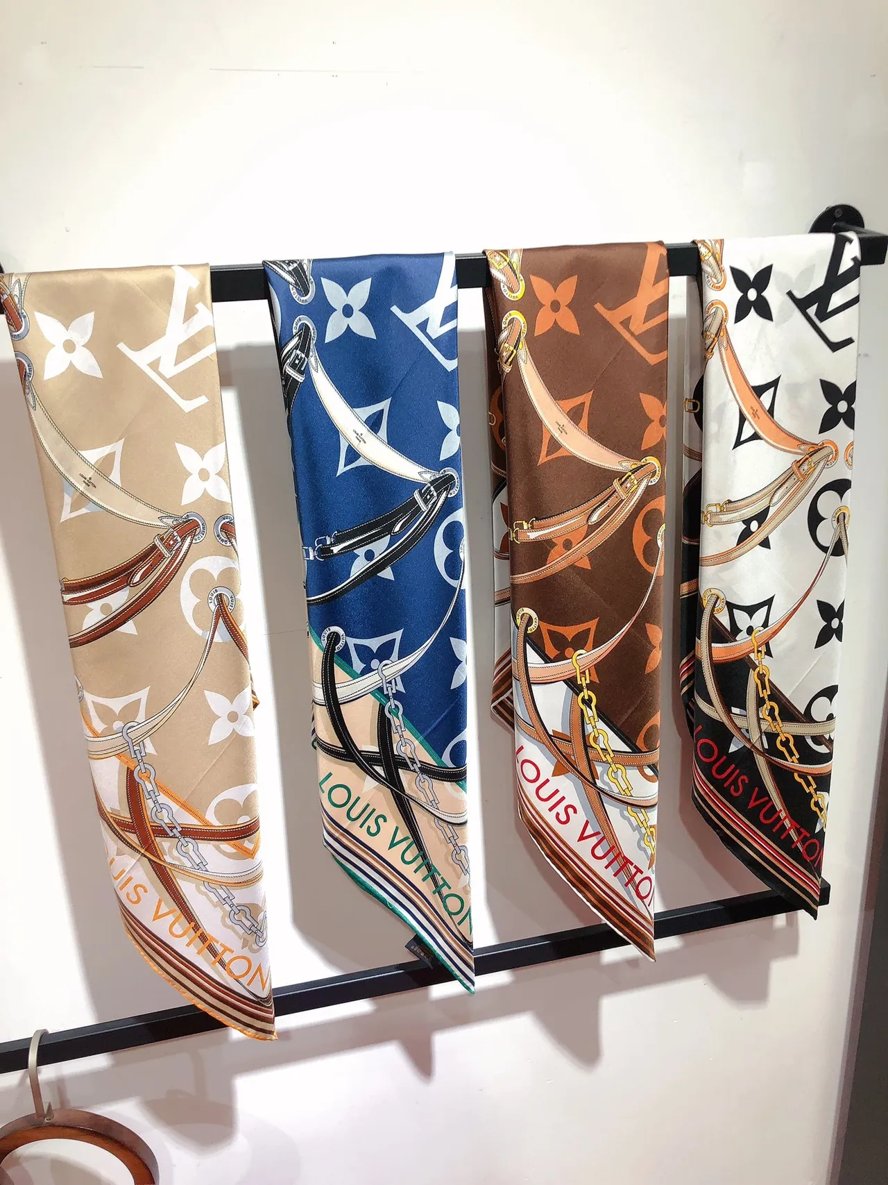 Hermès Navy Beige Printed Chain Motif Silk Scarf 3