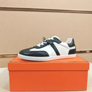 Hermès: stitching, hardware and honest expectations catalogue photo