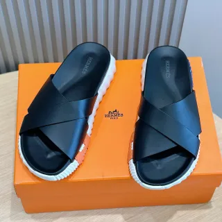 Hermès Oran काला और सफेद प्लेटफॉर्म स्लाइड सैंडल