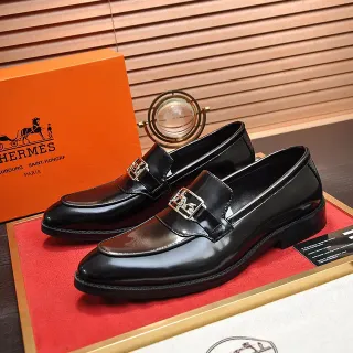 Hermès Oran কালো পলিশড চামড়ার বকেল লুফার