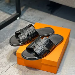 Sandálias Hermès Oran em couro crocodile embossé preto