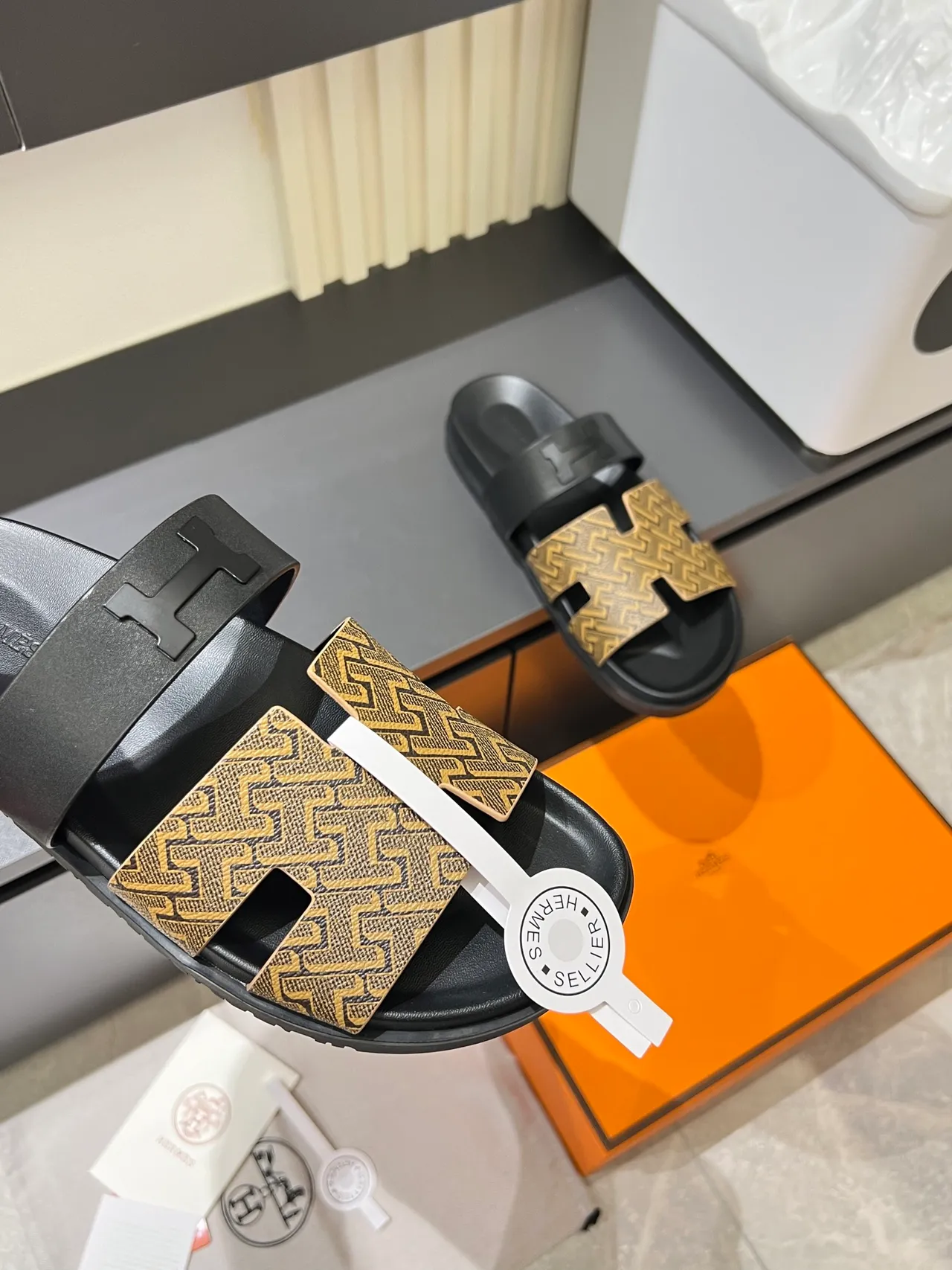 Hermès Oran मोनोग्राम कैनवास H-Logo चप्पल 4