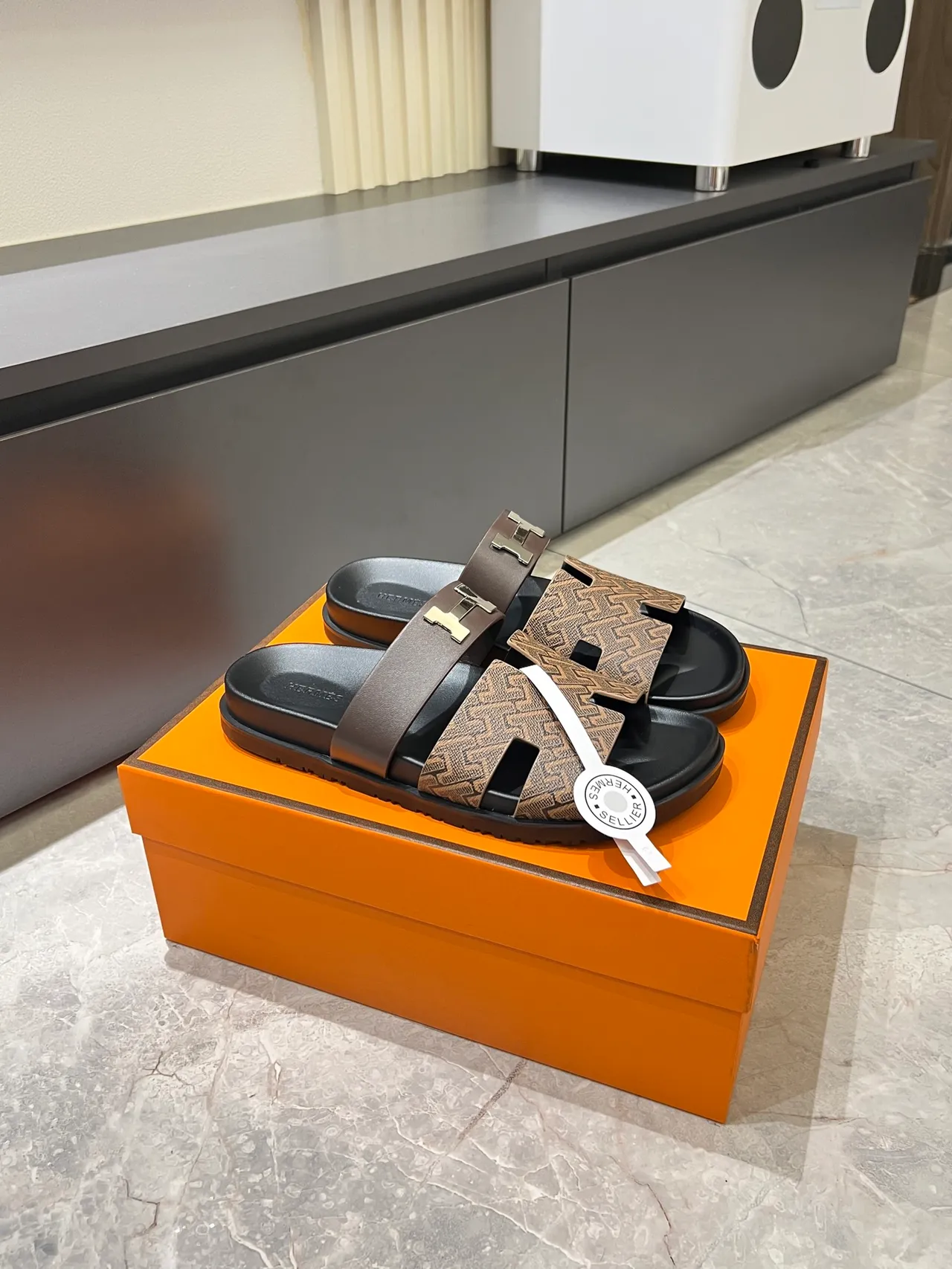 Hermès Oran मोनोग्राम कैनवास H-Logo चप्पल 10