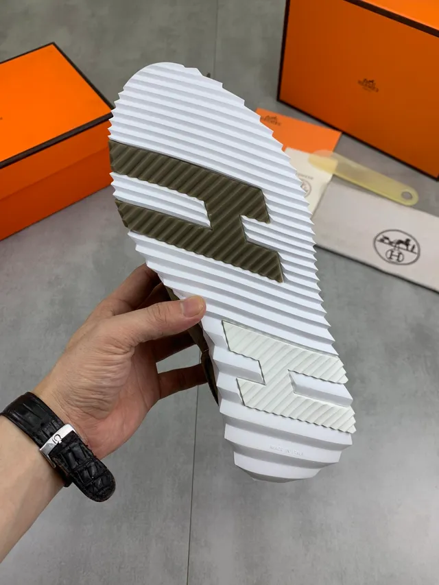 Hermès Oran Sneaker أخضر عسكري أبيض زيتوني سويد علوي قاع منحور حذاء رياضي سميك 2