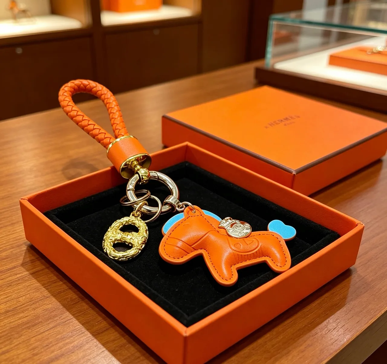 Hermès Orange Blue حلقة جلد مضفرة تعويذة حصانية غلاف الهاتف 6