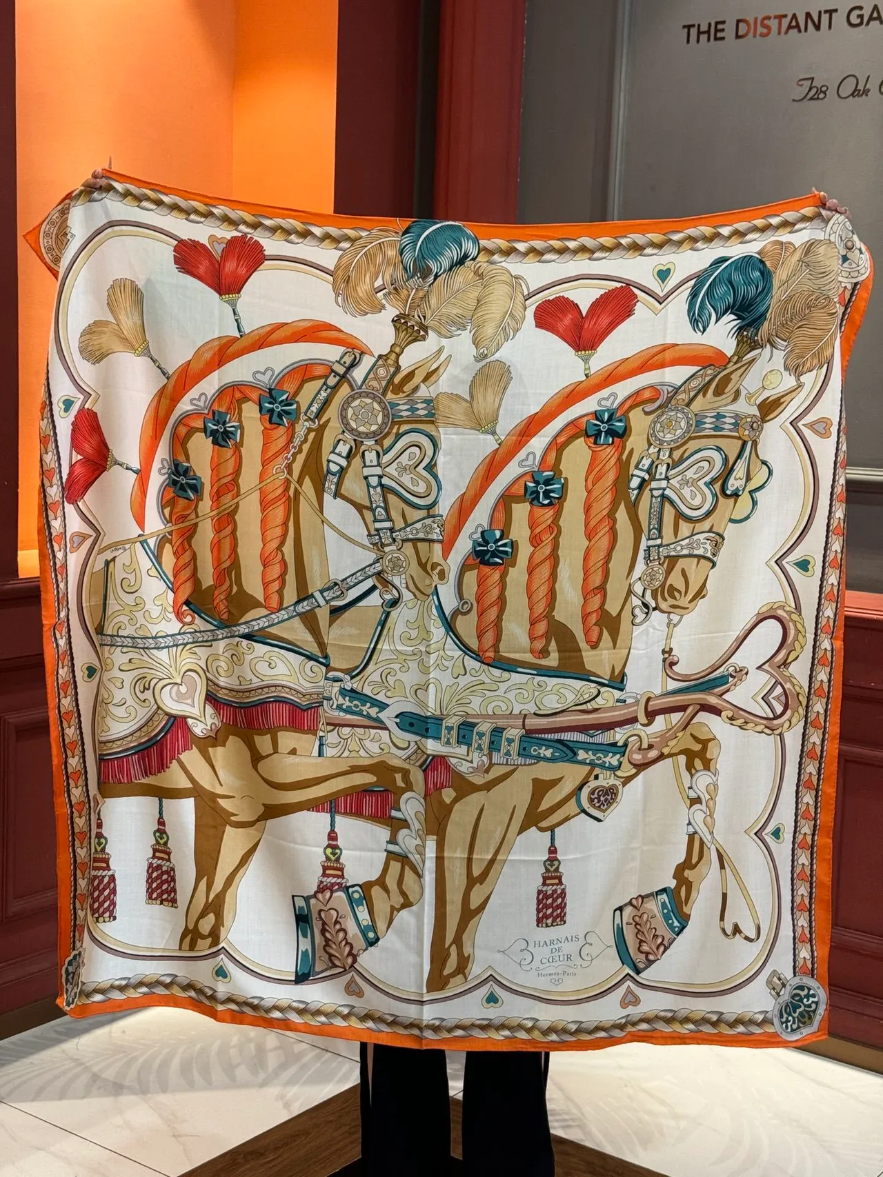 Hermès मुद्रित सजावटी प्रतीक नारंगी किनारा रेशम स्कार्फ 9