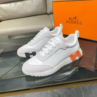 Hermès White Orange খোদাই করা খাঁজযুক্ত সোল বৈসাদৃশ্য মখমল এবং মসৃণ চামড়া প্যানেল লাইফস্টাইল স্নিকার্স