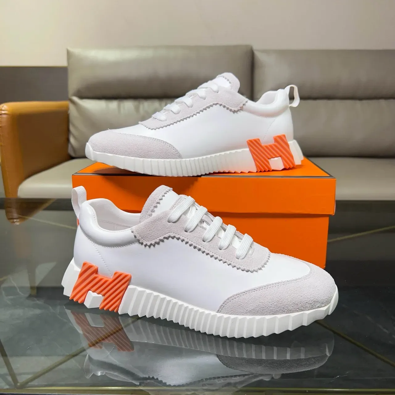 Hermès White Orange नعل منحوت ذو تسنين متباين ألواح سويدي وجلد ناعم حذاء نمط حياة 9