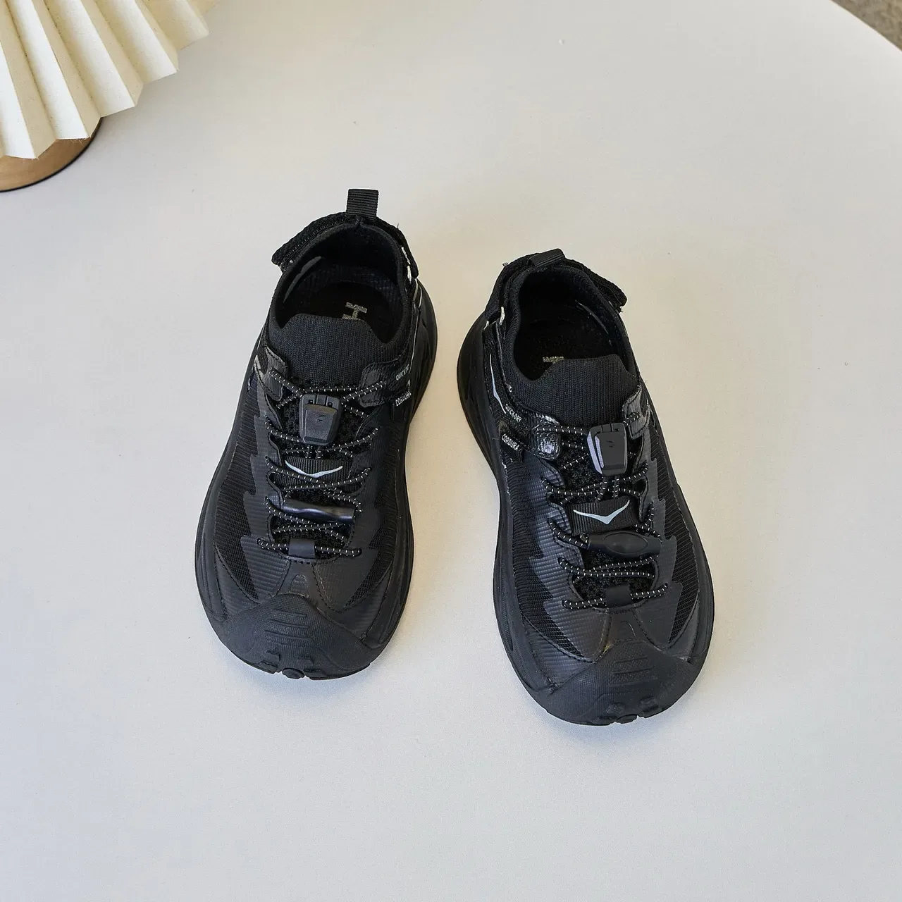 Hoka Preto Cinza Malha Superior Sola de Borracha Esculpida Tênis Lifestyle 15