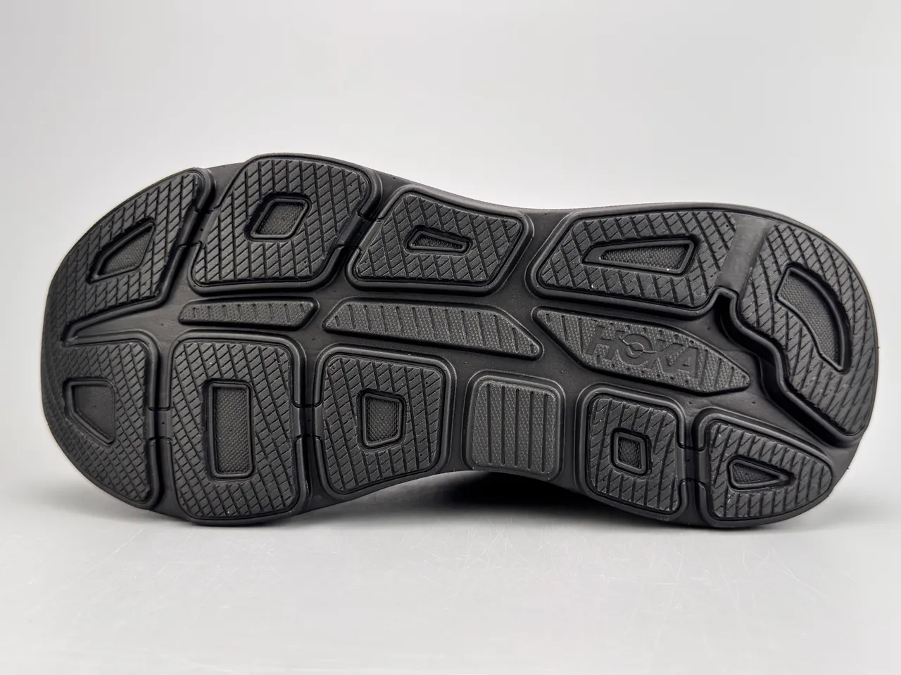 Hoka Clifton काले मोनोक्रोम इंजीनियर मेश अपर रनिंग जूते 6