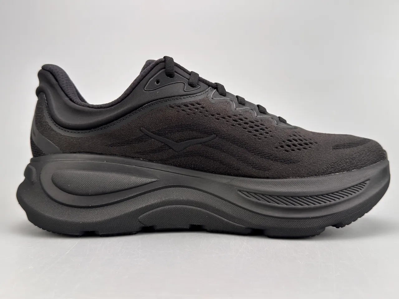 Hoka Clifton काले मोनोक्रोम इंजीनियर मेश अपर रनिंग जूते 10