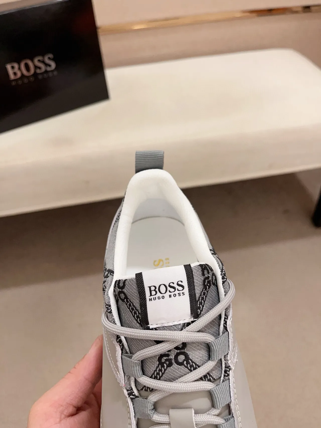 Hugo Boss ग्रे पारदर्शी स्कल्प्टेड मिडसोल नकली चमड़े की ऊपरी सतह मोटी स्नीकर 6