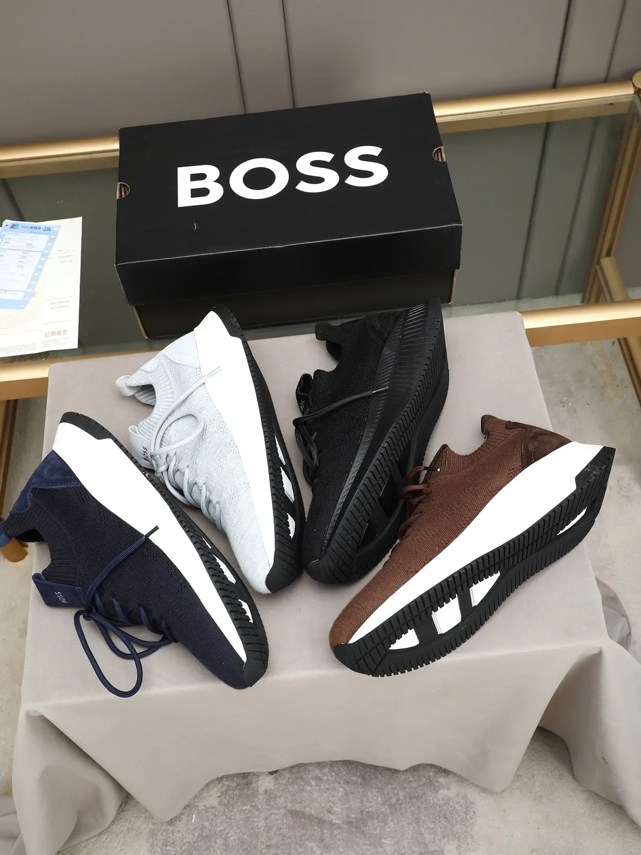 Hugo Boss Gris Blanc Sneakers Lifestyle Haut en Tricot Col Ribbed 2