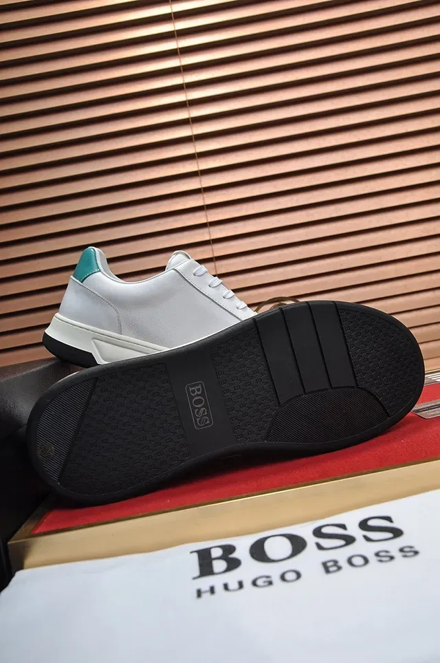 Hugo Boss Blanc et Gris Cuir et Daim Contraste Étiquette Talon Baskets 2