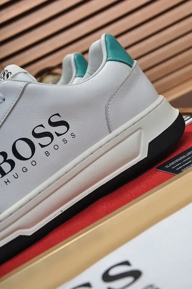 Hugo Boss Blanc et Gris Cuir et Daim Contraste Étiquette Talon Baskets 3