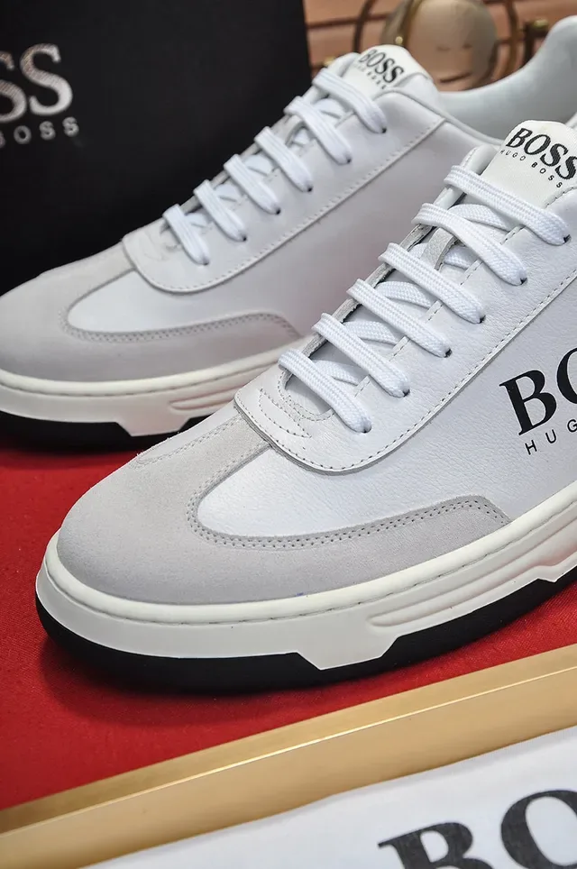 Hugo Boss Blanc et Gris Cuir et Daim Contraste Étiquette Talon Baskets 4