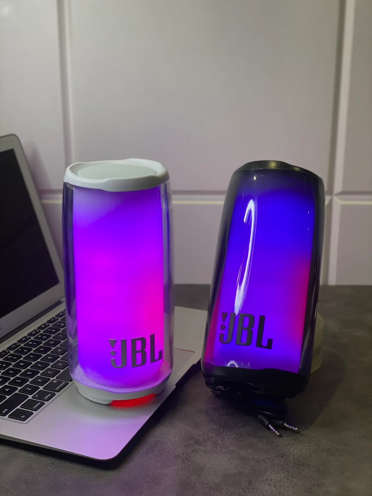 JBL 白灰色圆柱形透明外壳便携式扬声器 2