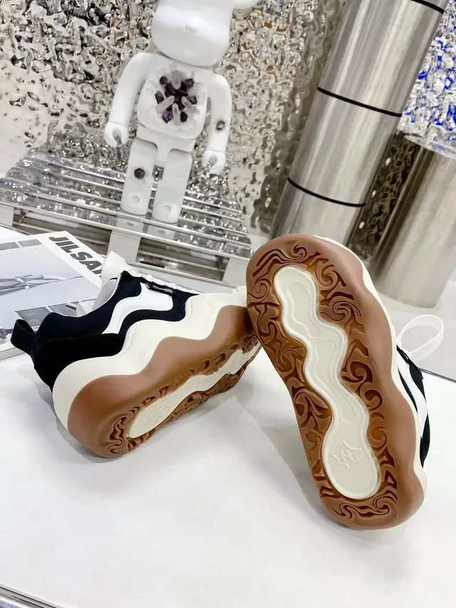 Jil Sander Sneakers Chunky Negras y Blancas con suela esculpida ondulada y parte superior de lona 2
