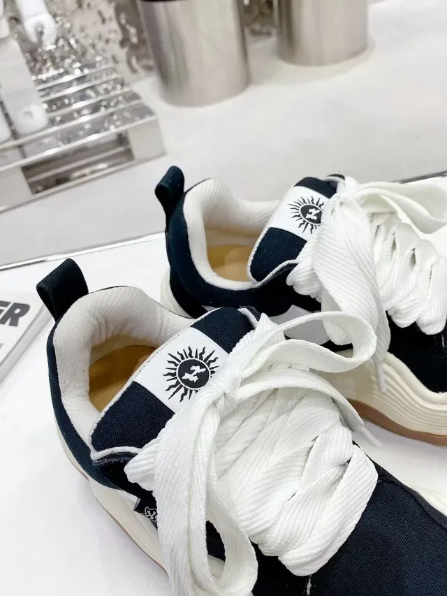 Jil Sander Sneakers Chunky Negras y Blancas con suela esculpida ondulada y parte superior de lona 3
