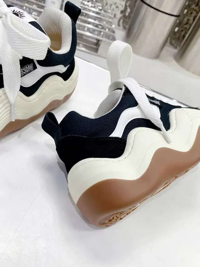 Jil Sander Sneakers Chunky Negras y Blancas con suela esculpida ondulada y parte superior de lona 5