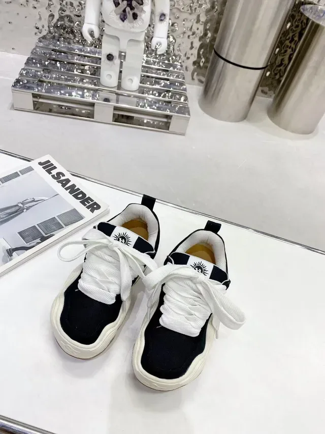 Jil Sander Sneakers Chunky Negras y Blancas con suela esculpida ondulada y parte superior de lona 8