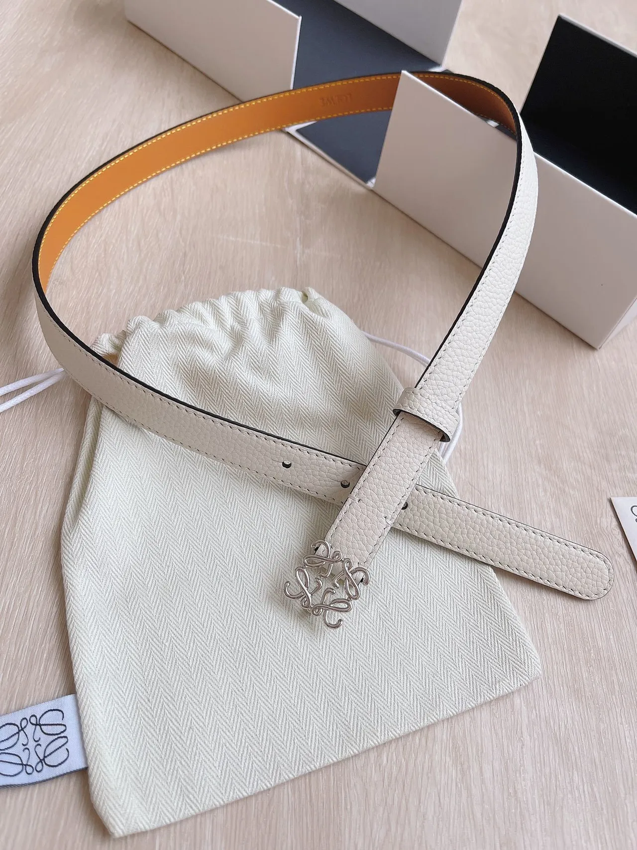 Loeve Anagram Belt 米色银色窄粒面皮革腰带 6