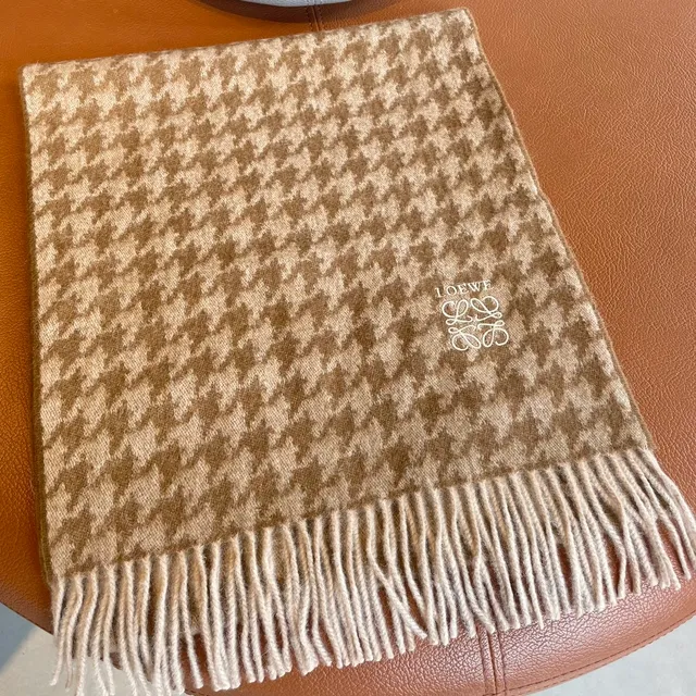 Loewe Anagram Jacquard Bufanda de Cachemira Beige y Marrón 4