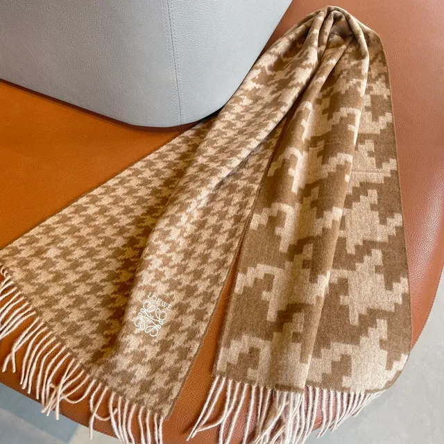 Loewe Anagram Jacquard Bufanda de Cachemira Beige y Marrón 6