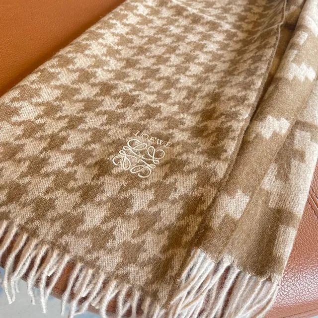 Loewe Anagram Jacquard Bufanda de Cachemira Beige y Marrón 8
