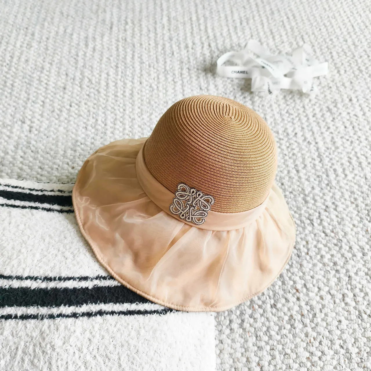 Loewe 米色金色 编织拉菲草风格 肩带链条包 6