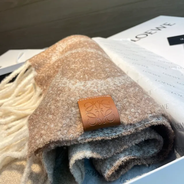 Loewe Écharpe en cachemire beige à motif jacquard tissé aux extrémités frangées 6