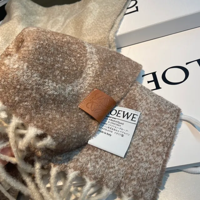 Loewe Écharpe en cachemire beige à motif jacquard tissé aux extrémités frangées 8