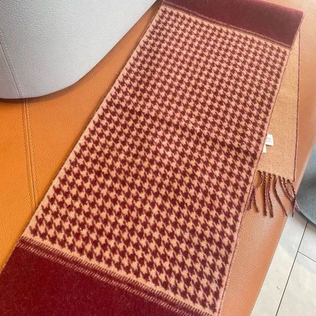 Loewe Burdeos Beige con patrón Houndstooth-Patterned en los extremos, cuerpo sólido tipo terciopelo, cachemira 9