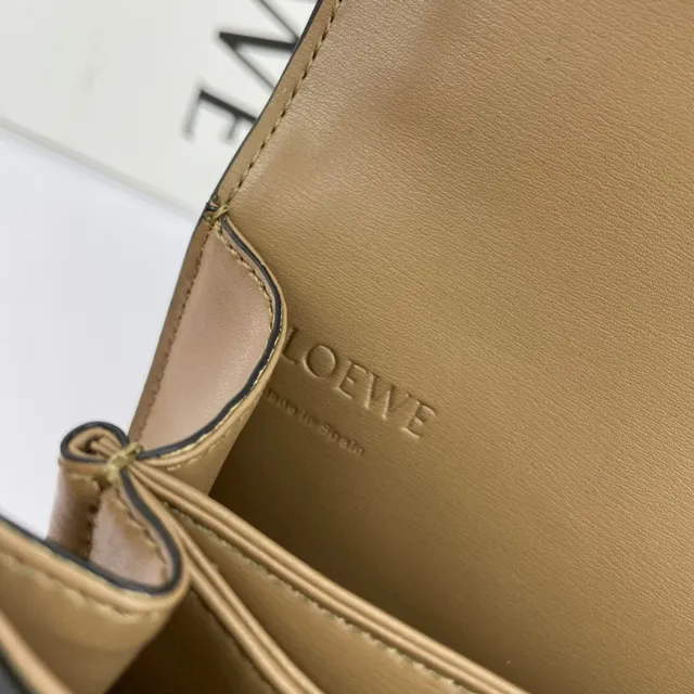 Loewe Gate Black Gold संरचित चमड़ा हार्डवेयर हैंडबैग 2