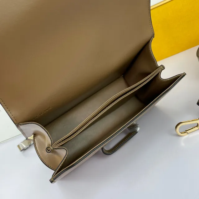 Loewe Gate Black Gold संरचित चमड़ा हार्डवेयर हैंडबैग 3