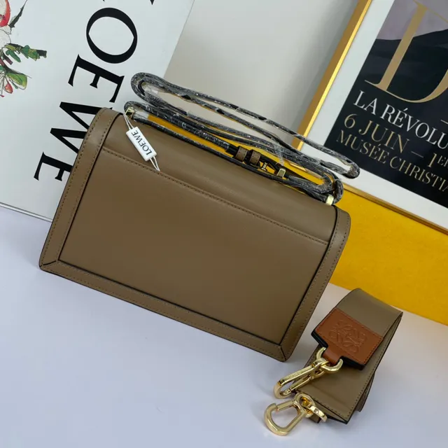 Loewe Gate Black Gold संरचित चमड़ा हार्डवेयर हैंडबैग 7