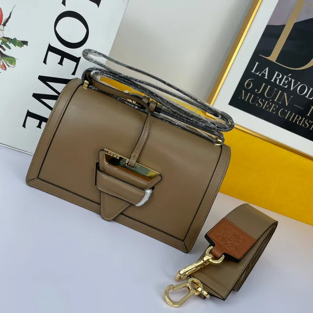 Loewe Gate Black Gold संरचित चमड़ा हार्डवेयर हैंडबैग 9