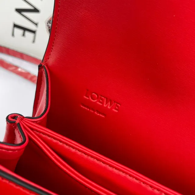 Loewe Gate Black Gold संरचित चमड़ा हार्डवेयर हैंडबैग 10