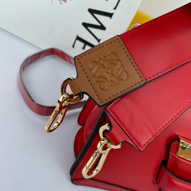 Loewe Gate Black Gold संरचित चमड़ा हार्डवेयर हैंडबैग 12