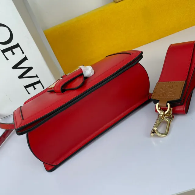 Loewe Gate Black Gold संरचित चमड़ा हार्डवेयर हैंडबैग 13
