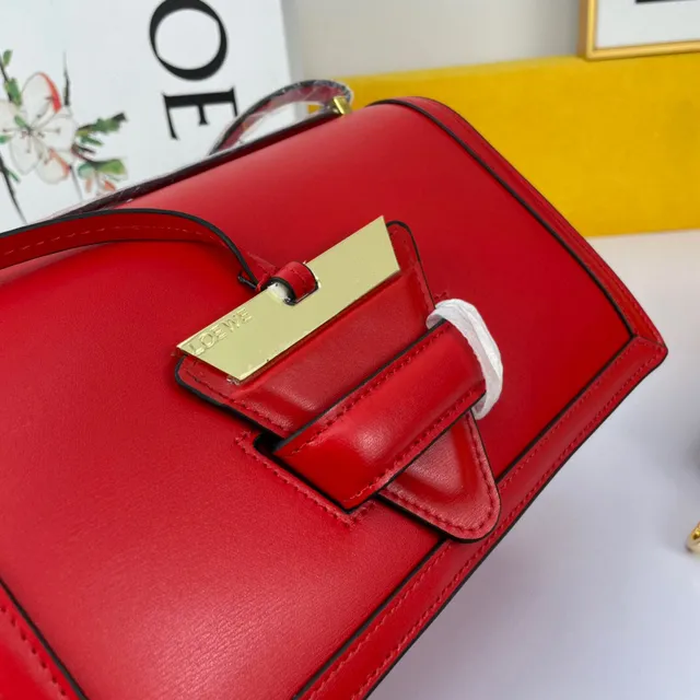 Loewe Gate Black Gold संरचित चमड़ा हार्डवेयर हैंडबैग 14