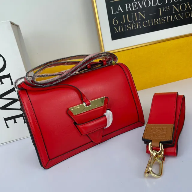 Loewe Gate Black Gold संरचित चमड़ा हार्डवेयर हैंडबैग 16