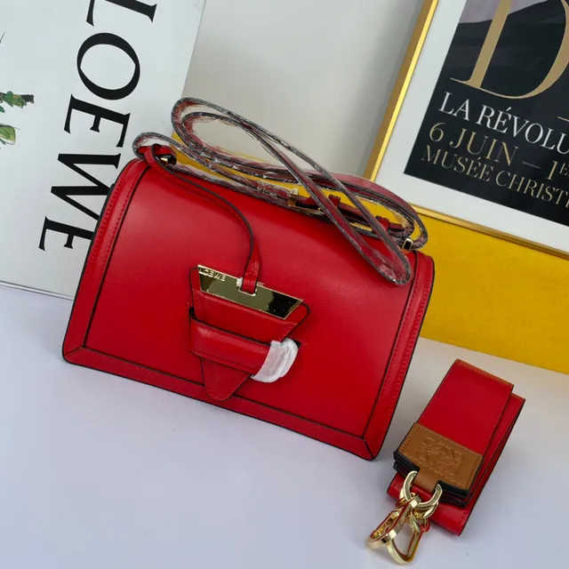 Loewe Gate Black Gold संरचित चमड़ा हार्डवेयर हैंडबैग 17
